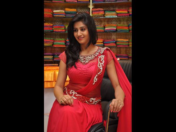 కూర్చున్నా ముద్దే...