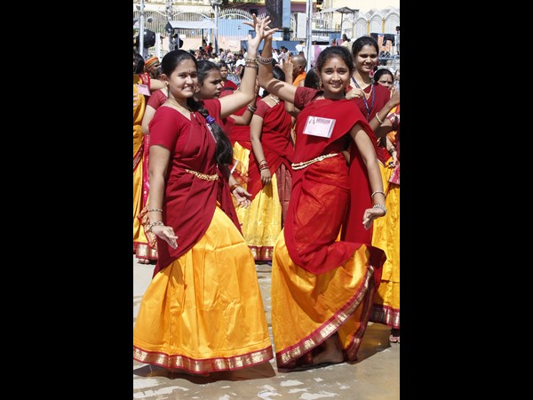  తిరుమల మాడవీధుల్లో చిన్న శేష వాహనంపై శ్రీవారు