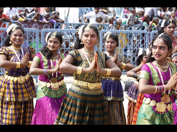 తిరుమల మాడవీధుల్లో చిన్న శేష వాహనంపై శ్రీవారు