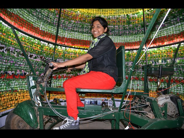 సుధా కారు బతుకమ్మ కారు