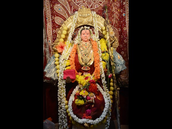  అన్న పూర్ణాదేవిగా భక్తులకు దర్శనమిచ్చిన దుర్గమ్మ
