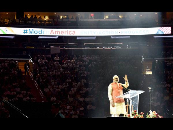 హిందీలో ప్రసంగం..