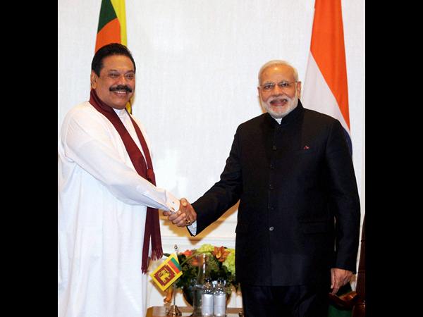  మిత్ర దేశాల నేతలతో మోడీ కరచాలనం