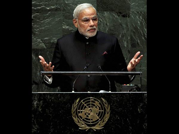  మిత్ర దేశాల నేతలతో మోడీ కరచాలనం