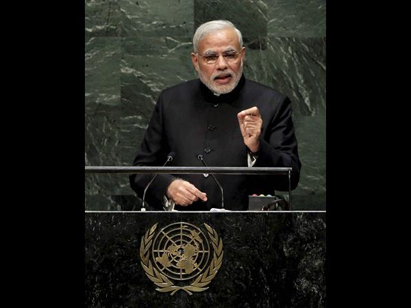 మిత్ర దేశాల నేతలతో మోడీ కరచాలనం