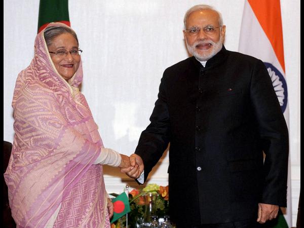  మిత్ర దేశాల నేతలతో మోడీ కరచాలనం