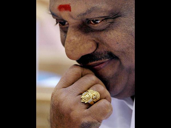 పన్నీర్ సెల్వం: టీ కొట్టు నుంచి సీఎం పీఠం దాకా