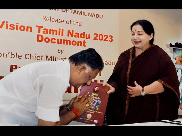 పన్నీర్ సెల్వం: టీ కొట్టు నుంచి సీఎం పీఠం దాకా