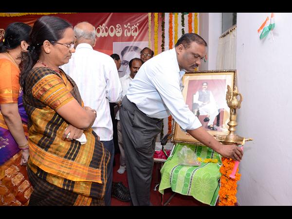 జ్యోతి వెలిగించి... జ్యోతి వెలిగించి...