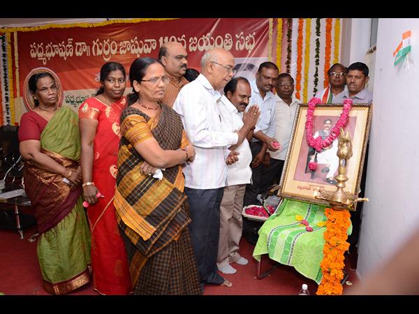 ఇలా నివాళులు... ఇలా నివాళులు...