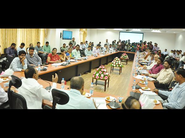 పలువురు ప్రముఖులు