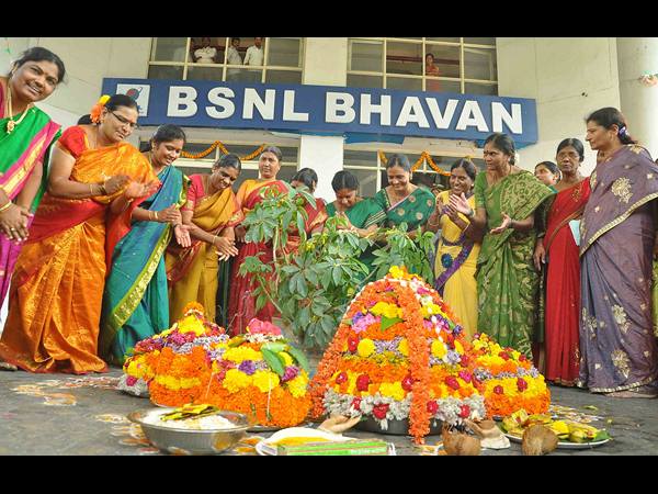 బిఎస్ఎన్ఎల్ కార్యాలయంలో.. బిఎస్ఎన్ఎల్ కార్యాలయంలో..