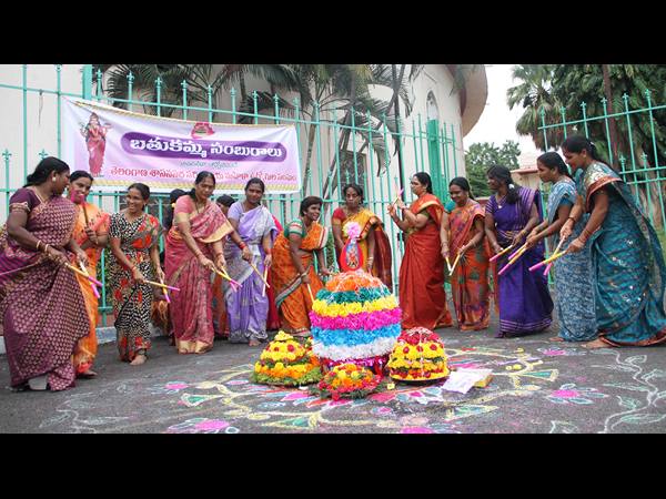 టి సచివాలయ ఉద్యోగినులు టి సచివాలయ ఉద్యోగినులు