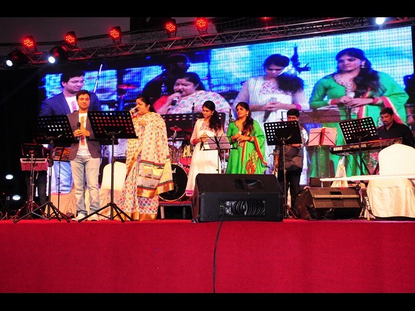  కువైట్‌లో 'చిత్రలహారి'లో అలరించిన చిత్ర గానం 