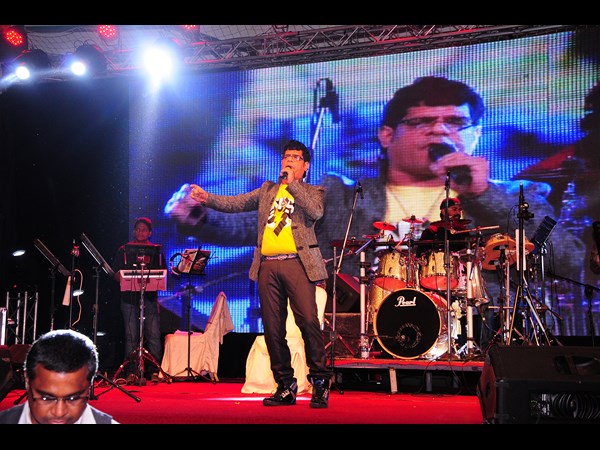  కువైట్‌లో 'చిత్రలహారి'లో అలరించిన చిత్ర గానం 