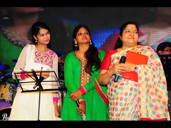 కువైట్‌లో 'చిత్రలహారి'లో అలరించిన చిత్ర గానం 