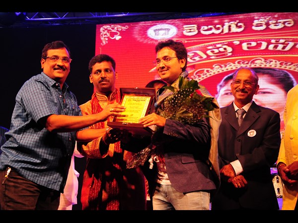  కువైట్‌లో 'చిత్రలహారి'లో అలరించిన చిత్ర గానం 