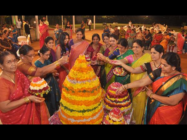 జలవిహార్లో.. జలవిహార్లో..