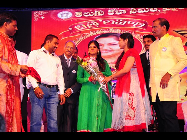  కువైట్‌లో 'చిత్రలహారి'లో అలరించిన చిత్ర గానం 