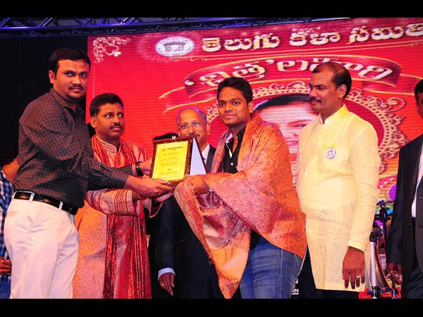  కువైట్‌లో 'చిత్రలహారి'లో అలరించిన చిత్ర గానం 