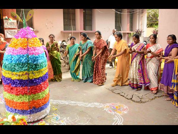 తెలుగు అకాడమీలో.. తెలుగు అకాడమీలో..