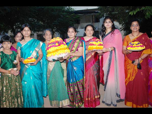 రవాణా శాఖ కార్యాలయంలో.. రవాణా శాఖ కార్యాలయంలో..