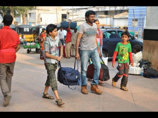 తరలుతున్న జనం