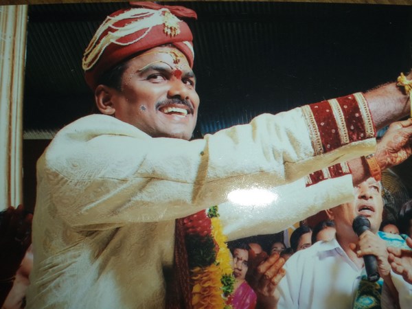 సోదరుడి ఆరా, ఫిర్యాదు