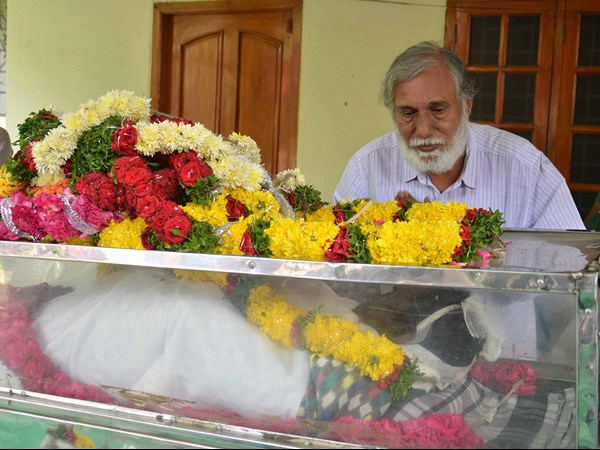 జయధీర్ నివాళి