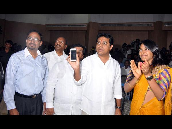 పోలీసులపై ప్రశంసలు పోలీసులపై ప్రశంసలు