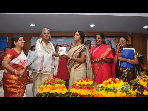 బతుకమ్మ పాటల పుస్తకం