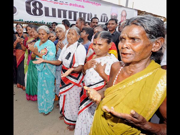 కోయంబత్తూరులో ఆందోళన కోయంబత్తూరులో ఆందోళన