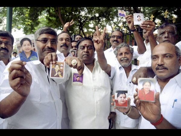 బెంగళూరులో ధర్నా బెంగళూరులో ధర్నా