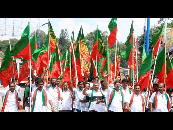 కోయంబత్తూరులో ఆందోళన కోయంబత్తూరులో ఆందోళన