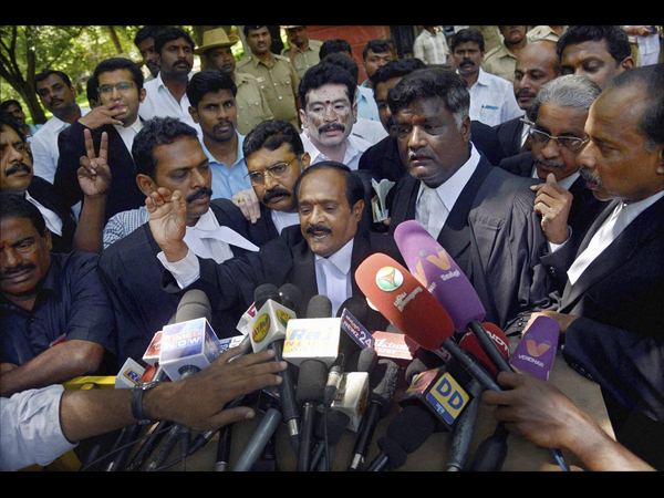 లాయర్లు లాయర్లు