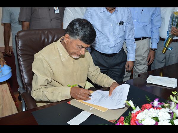 ఛేంబర్‌లోకి చంద్రబాబు