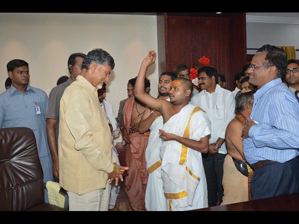 ఛేంబర్‌లోకి చంద్రబాబు