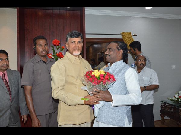 ఛేంబర్‌లోకి చంద్రబాబు 