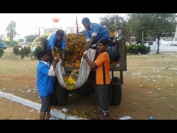 పూలను తోడేసి..