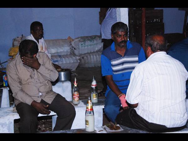  కల్లు కంపౌండ్