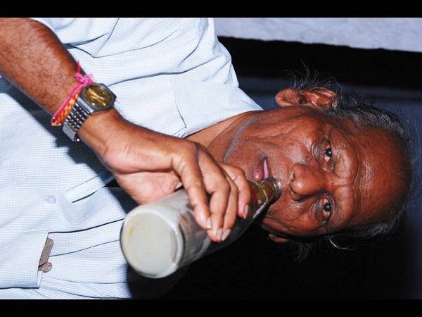  కల్లు కంపౌండ్