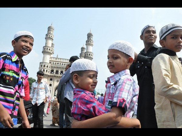  ఘనంగా బక్రీదును జరుపుకున్న ముస్గింలు