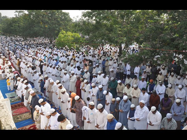  ఘనంగా బక్రీదును జరుపుకున్న ముస్గింలు