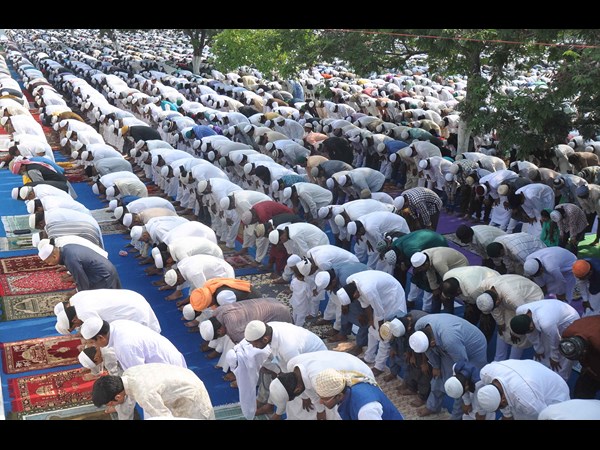  ఘనంగా బక్రీదును జరుపుకున్న ముస్గింలు