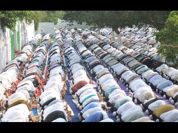  ఘనంగా బక్రీదును జరుపుకున్న ముస్గింలు