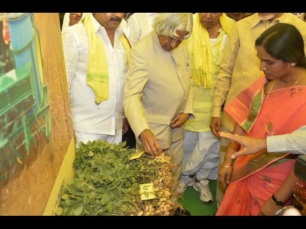 శాస్త్ర సాంకేతికతతో..