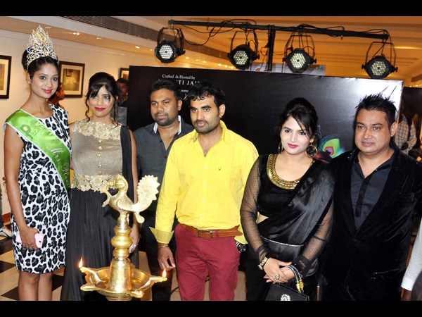  ర్యాంప్‌ వాక్‌తో కనువిందు చేసిన ముద్దుగుమ్మలు