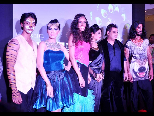 ర్యాంప్‌ వాక్‌తో కనువిందు చేసిన ముద్దుగుమ్మలు