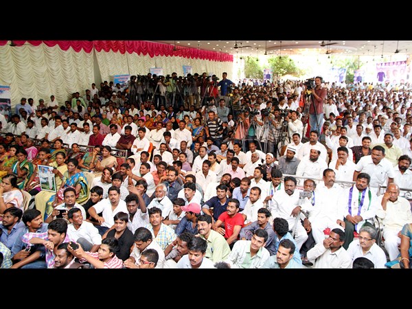 సదస్సులో కార్యకర్తలు