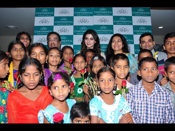  సమంత సంఘసేవ: కాంటినెంటల్‌లో స్కర్టులో